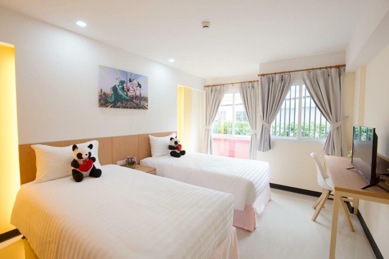 Lucky panda Hotel Chiang Mai Bagian luar foto