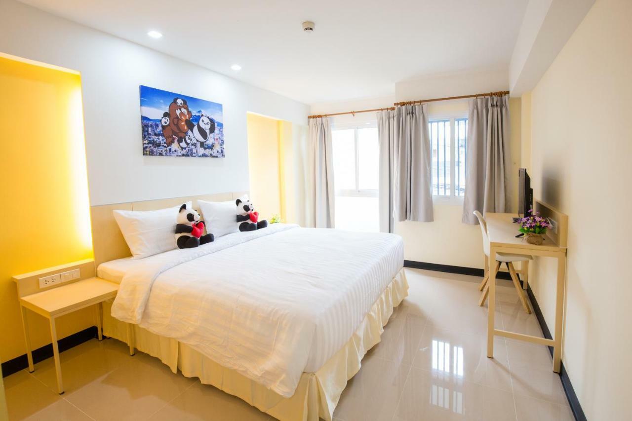 Lucky panda Hotel Chiang Mai Bagian luar foto