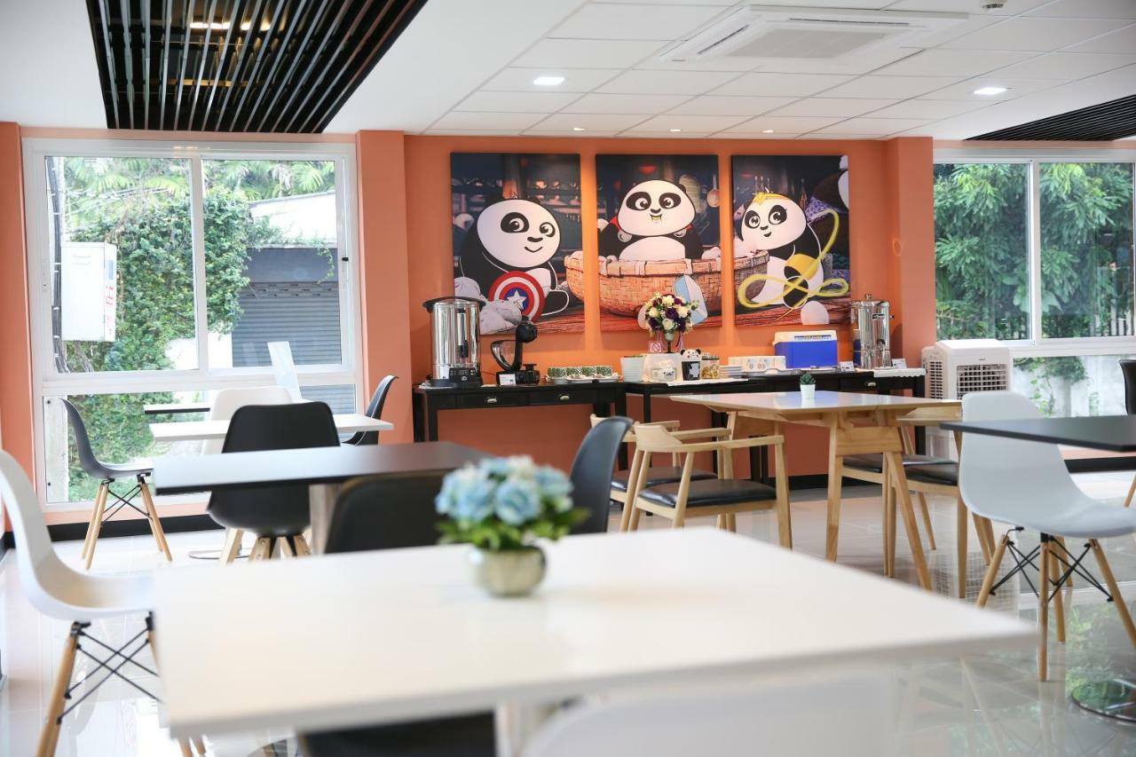 Lucky panda Hotel Chiang Mai Bagian luar foto